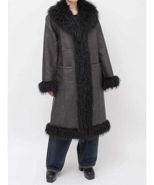 EVRIS（エヴリス）の「フェイクファームートンロングコート（ムートンコート・レディース・ブラック/ベージュ・F）」の3枚目の写真