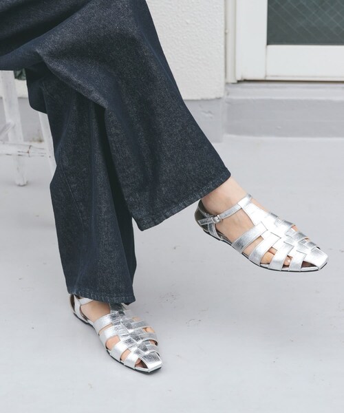 KBF（ケイビーエフ）の「フラットグルカサンダル（サンダル・レディース・BLACK/SILVER/GOLD・37/38）」の2枚目の写真