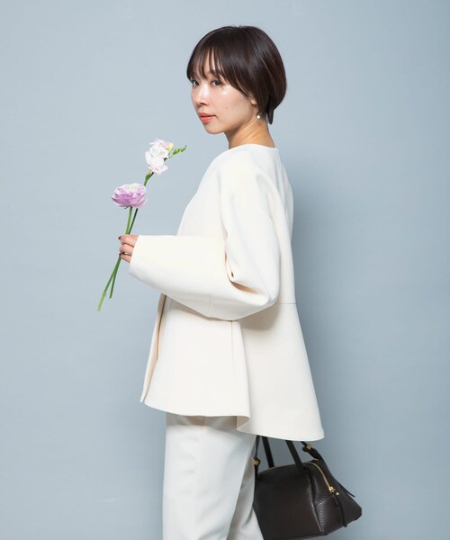 URBAN RESEARCH ROSSO（アーバンリサーチロッソ）の「『WEB限定』デザインボタンペプラムツイルジャケット（ノーカラージャケット・レディース・IVORY/BLACK・Free）」の7枚目の写真