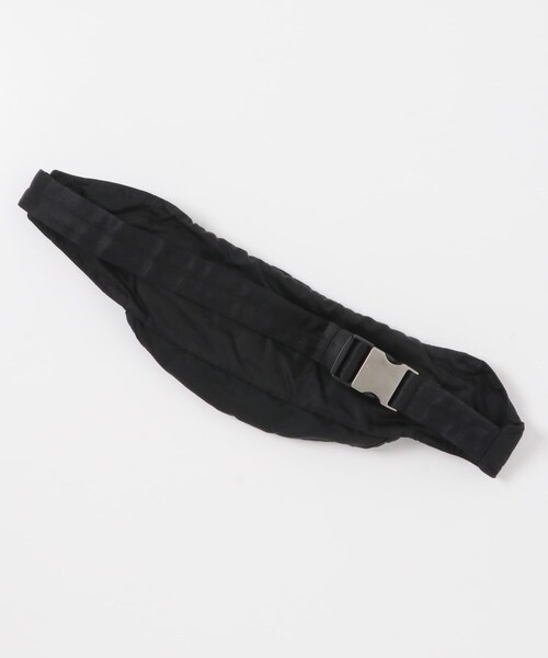 URBAN RESEARCH（アーバンリサーチ）の「VINTAGE　プラダ90sトライアングルロゴショルダー（ボディバッグ/ウエストポーチ・レディース・-・-）」の4枚目の写真