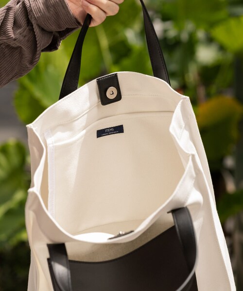 ITEMS URBANRESEARCH（アイテムズ アーバンリサーチ）の「キャンバス × フェイクレザー トートバッグ（トートバッグ・メンズ・BLK/OFF・-）」の8枚目の写真