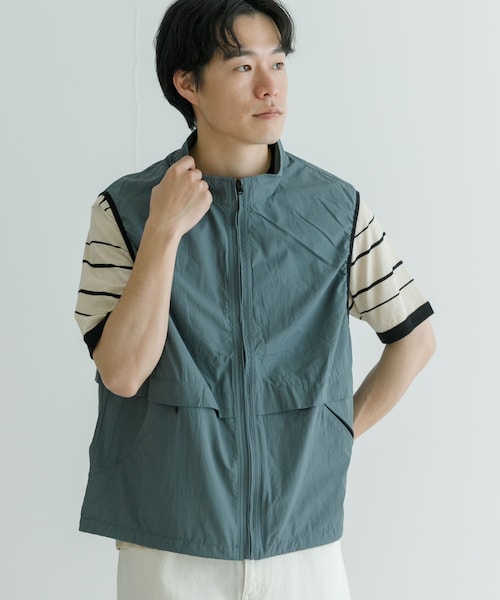 URBAN RESEARCH(アーバンリサーチ)の「『UR TECH』ナイロンベスト(テーラードジャケット・メンズ・BLACK/BLUE/GRAY・M/L)」の2枚目の写真