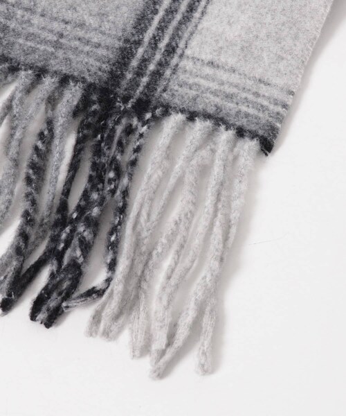 SENSE OF PLACE by URBAN RESEARCH（センスオブプレイスバイアーバンリサーチ）の「チェックフリンジストール（マフラー・レディース・BLK×GRY/BRN×BEG/RED×BRN・One）」の18枚目の写真