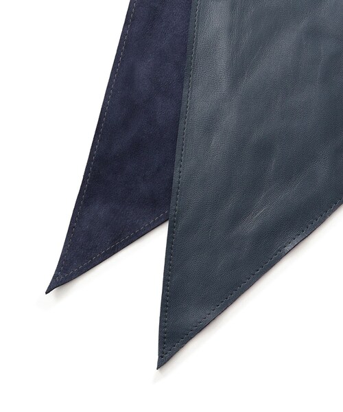 ADAM ET ROPE'(アダムエロペ)の「【J’aDoRe限定】【Pien Studios(ピエン スタジオ)】triangle scarf marine(バンダナ/スカーフ・レディース・ネイビー・F)」の4枚目の写真