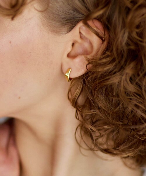URBAN RESEARCH(アーバンリサーチ)の「decor『デコール』 Twist Pierce M(ピアス(両耳用)・レディース・GOLD・-)」の2枚目の写真