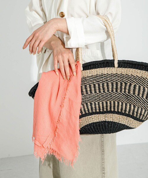 URBAN RESEARCH Sonny Label（アーバンリサーチサニーレーベル）の「イタリア製なめらかレーヨンストール（ストール/ショール・レディース・L.ベージュ/コーラル/ミント/グレー・one）」の4枚目の写真