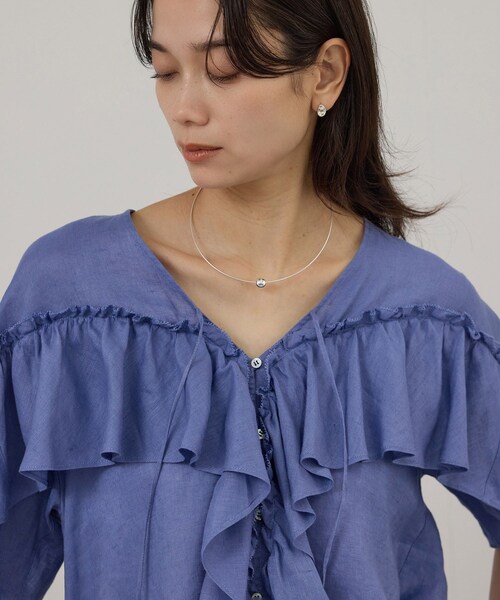 ADAM ET ROPE'(アダムエロペ)の「【WEB限定】ヨーロピアンリネンルジェフリルブラウス(シャツ/ブラウス・レディース・チャコール/ホワイト/ブルー系・F)」の16枚目の写真