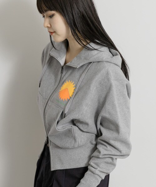THE GOODLAND MARKET（ザグッドランドマーケット）の「PARKS PROJECT　Mt.FUJI No.4 ZipHoodie（パーカー・レディース・GRAY/PINK・FREE）」の5枚目の写真
