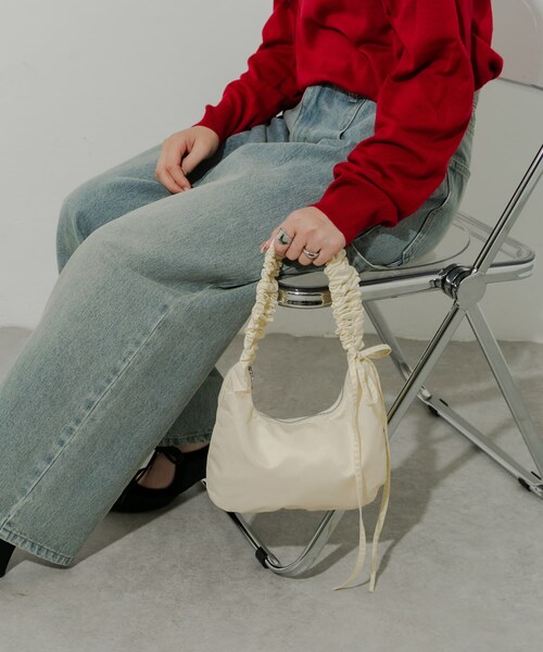 SMELLY（スメリー）の「ギャザーワンハンドルバッグ（ハンドバッグ・レディース・RED/IVO/BLK・-）」の5枚目の写真