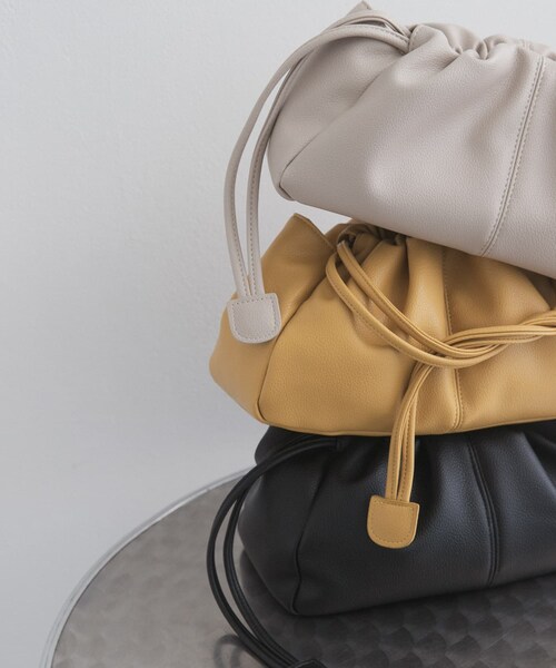 URBAN RESEARCH DOORS（アーバンリサーチドアーズ）の「2way巾着ショルダー（ショルダーバッグ・レディース・BLACK/L.GREIGE/YELLOW/AUBURN・-）」の12枚目の写真