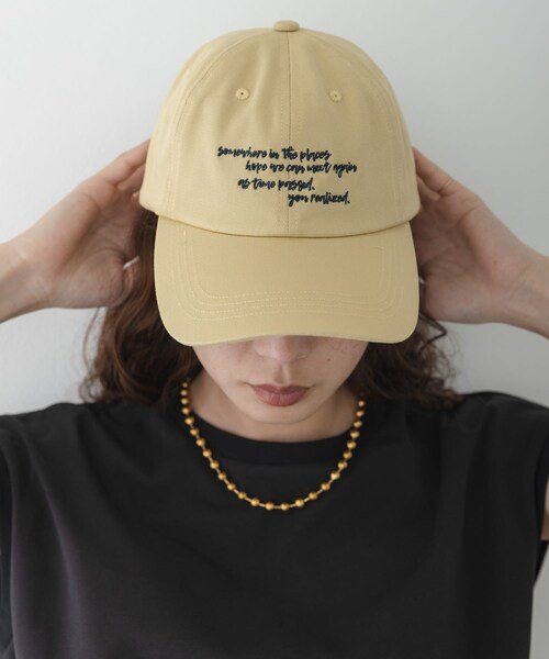 URBAN RESEARCH Sonny Label（アーバンリサーチサニーレーベル）の「エンブロイダリーメッセージキャップ（キャップ・レディース・イエローベージュ/ブルー/レッドブラウン・One）」の3枚目の写真
