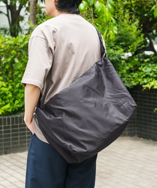 URBAN RESEARCH DOORS(アーバンリサーチドアーズ)の「『撥水』『別注』YAKPAK×DOORS SHOULDER BAG(ショルダーバッグ・メンズ・CHARCOAL 2/BLACK/GREIGE/CHARCOAL/GREIGE 2・-)」の19枚目の写真