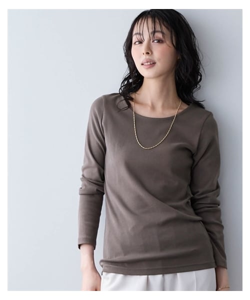 nissen（ニッセン）の「綿１００％フライス素材クルーネック長袖Ｔシャツ（UVカット）＜大きいサイズ有＞（Tシャツ/カットソー・レディース・黒/オフホワイト/グレージュ/杢チャコールグレー/ネイビー/ライムグリーン/トープ/ディープグリーン/クラウドピンク/パープル・L/LL/3L/4L/5L/6L/8L/10L/S/M）」の4枚目の写真
