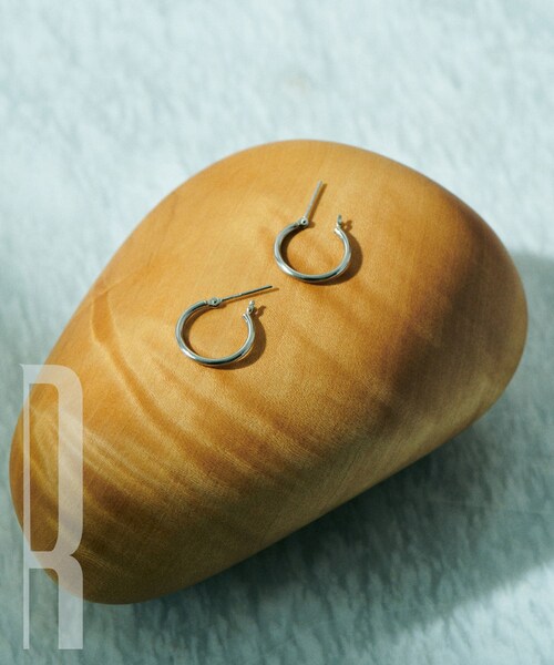 ROPE'(ロペ)の「【Mimi】R(ロペ アール)PT プレーンフープピアス(ピアス(両耳用)・レディース・シルバー系・F)」の2枚目の写真