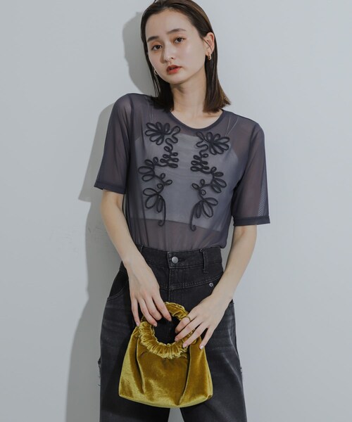 SENSE OF PLACE by URBAN RESEARCH（センスオブプレイスバイアーバンリサーチ）の「コードシシュウカットトップ（Tシャツ/カットソー・レディース・CHARCOAL/IVORY/BROWN・one）」の16枚目の写真