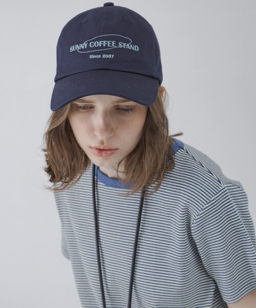 URBAN RESEARCH Sonny Label（アーバンリサーチサニーレーベル）の「エンブロイダリーロゴキャップ（キャップ・レディース・ネイビー/ブラウン/ブルー・One）」の14枚目の写真