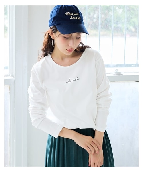 nissen（ニッセン）の「綿１００％長袖プリントTシャツ（ＵＶカット）＜大きいサイズ有＞（Tシャツ/カットソー・レディース・オフホワイト:フレンチロゴ/アイス杢:シンプルロゴ/在庫限り◆ライムイエロー:草花/在庫限り◆グレージュ:ネコロゴ/黒:ナンバーロゴ/在庫限り◆モーブピンク:雑貨ロゴ/オフホワイト:ナンバーロゴ/モカグレー:クールロゴ/黒:フレンチロゴ/アイス杢:フォトねこ/ラズベリーピンク:フレンチ/杢グレー:ネコだらけ/チャコールグレー:袖ロゴ/ボルドー:ロゴ花/ネイビー:ハート/オフホワイト:ブロックロゴ/黒:レタリングロゴ/グレイッシュブルー:ほのぼのネコ/モカベージュ:胸つむネコ/チャコール:アーチロゴ/在庫限り◆ブルーグレー:胸ネコ/在庫限り◆ダスティピンク:花/チャコール:おすわりネコ/黒:ブロックロゴ/オフホワイト:筆記ロゴ/グリーン:野花・S/M/L/LL/3L/4L/5L/6L/8L/10L）」の4枚目の写真