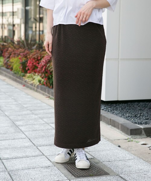 ITEMS URBANRESEARCH(アイテムズ アーバンリサーチ)の「ジャガードタイトロングスカート(スカート・レディース・BRN/OFF/LVD・FREE)」の4枚目の写真