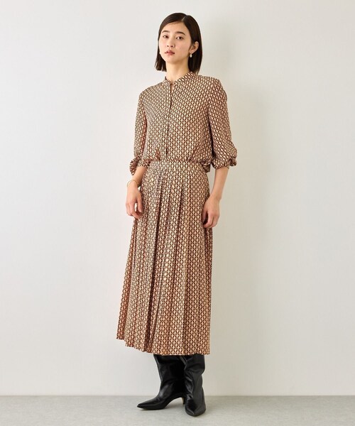 ROPE'(ロペ)の「【DEVEAUX(デヴォー)】幾何学パターンプリントプリーツスカート/セットアップ対応・イージーケア(スカート・レディース・ベージュ系/ネイビー系・36/38)」の15枚目の写真