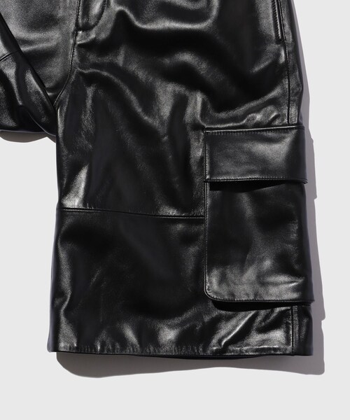 ADAM ET ROPE'（アダムエロペ）の「【TONYWACK/トニーウェック】LAMB LEATHER CARGO SHORTS（カーゴパンツ・メンズ・ブラック・M）」の7枚目の写真
