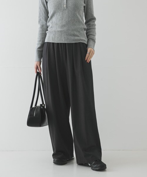 URBAN RESEARCH（アーバンリサーチ）の「『3サイズ展開』『イージーケア』 ウール混タックギャザーストレートパンツ（その他パンツ・レディース・BEIGE/CHARCOAL/BLACK/CCL STRIPE/NVY STRIPE・36/38/40）」の3枚目の写真