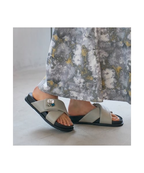 carino(カリーノ)の「モード エ ジャコモ カリーノ MODE ET JACOMO carino ビジューフットベッドサンダル (サンダル・レディース・GY/LV・S/22.5cm/M/23.5cm/L/24.5cm/LL/25cm)」の1枚目の写真