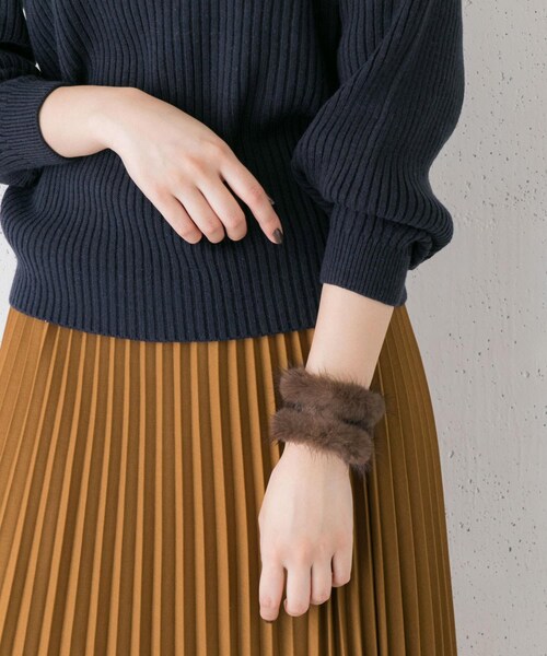 RODE SKO（ロデスコ）の「ダブルファーバングル∴（ブレスレット・レディース・WINE/BROWN/GREEN・FREE）」の5枚目の写真