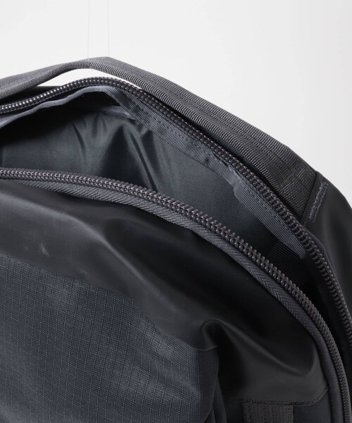 URBAN RESEARCH DOORS（アーバンリサーチドアーズ）の「patagonia　Black Hole Micro MLC（バックパック/リュック・メンズ・BLK/NGRY/SMDB・one）」の15枚目の写真