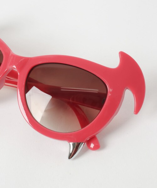 KBF（ケイビーエフ）の「コウモリサングラス∴（メガネ・レディース・ゴールドデミ/ブラック/レッド・-）」の12枚目の写真
