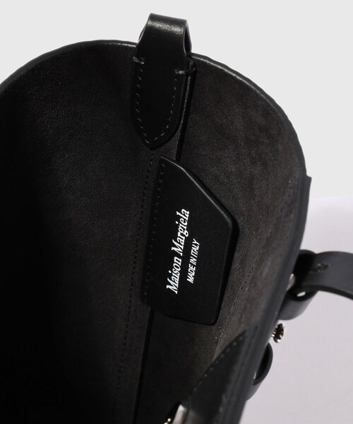 ADAM ET ROPE'(アダムエロペ)の「【Maison Margiela/メゾン マルジェラ】SHOPPING VERTICAL MINI(ショルダーバッグ・メンズ・ブラック・F)」の12枚目の写真