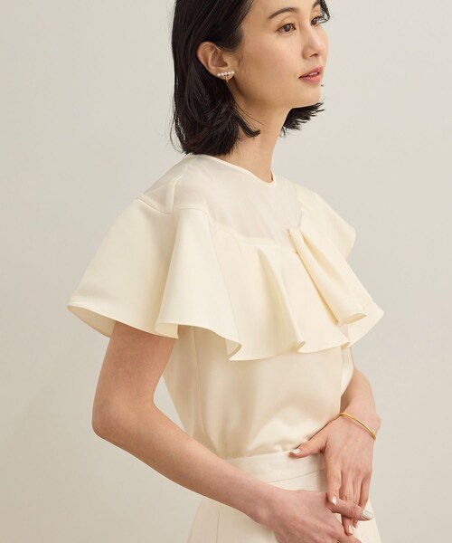 ROPE'(ロペ)の「サテンラッフルブラウス/洗える(シャツ/ブラウス・レディース・ブラック/オフホワイト・F)」の1枚目の写真