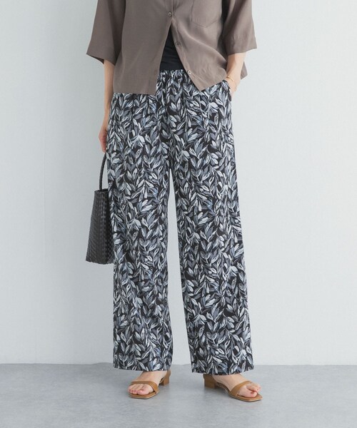 URBAN RESEARCH DOORS(アーバンリサーチドアーズ)の「ボタニカルプリントイージーパンツ(その他パンツ・レディース・BLACK/KHAKI・Free)」の5枚目の写真