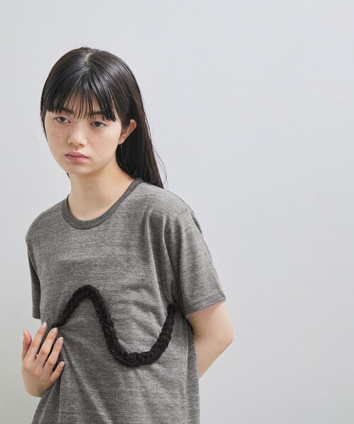 ADAM ET ROPE'(アダムエロペ)の「【VIOLETTE ROOM for ADAM ET ROPE'】別注 NUANCE TEE(Tシャツ/カットソー・レディース・ブラック/グレー/ホワイト・F)」の6枚目の写真