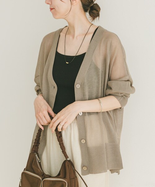 ITEMS URBANRESEARCH（アイテムズ アーバンリサーチ）の「シアーVネックニットカーディガン（カーディガン/ボレロ・レディース・GREGE/BLK/MNT/MOC・FREE）」の3枚目の写真