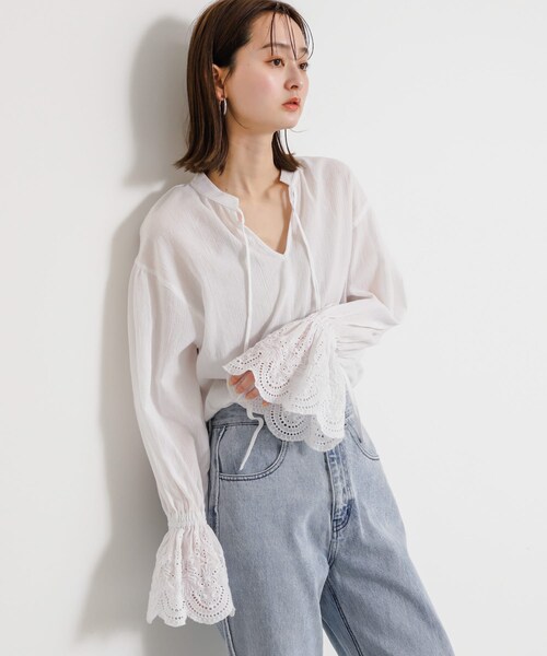 SENSE OF PLACE by URBAN RESEARCH(センスオブプレイスバイアーバンリサーチ)の「スカラップレースヨウリュウブラウス(シャツ/ブラウス・レディース・BLACK/OFF WHITE/CORAL・one)」の8枚目の写真