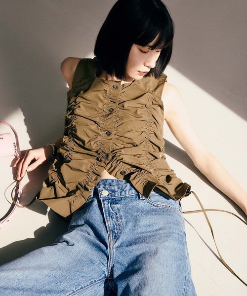 ADAM ET ROPE'（アダムエロペ）の「【WEB限定】シャーリングジレ（ベスト・レディース・ブラック/オフホワイト/ブラウン・F）」の4枚目の写真