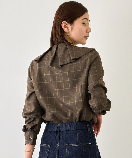 ROPE'(ロペ)の「【J'aDoRe・一部店舗限定サイズ】ラメチェックフリルカラーブラウス/セットアップ対応・イージーケア(シャツ/ブラウス・レディース・ブラウン系・36/38)」の11枚目の写真