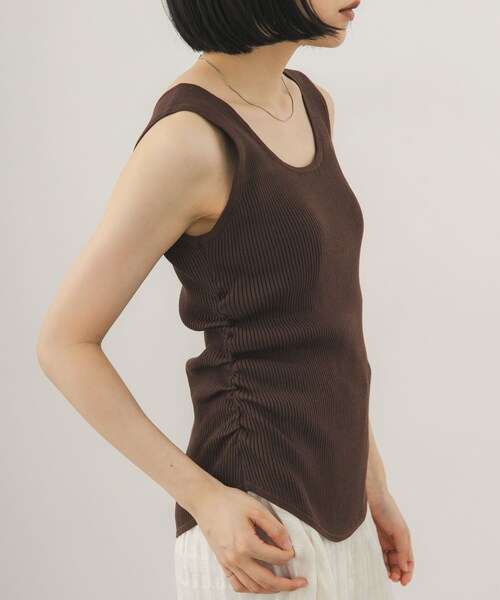 KBF（ケイビーエフ）の「2WAYリブニットタンクトップ（タンクトップ・レディース・IVORY/CHARCOAL/BROWN・One）」の3枚目の写真