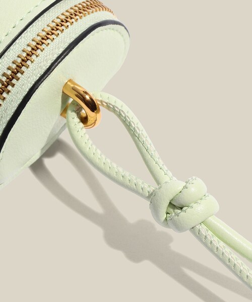 ROPE'（ロペ）の「【E'POR】Semi Cylinder CASE(リップ収納ケース)/26SS新型（ポーチ・レディース・ブラック/ダークブラウン/キミドリ/ブルー系・F）」の9枚目の写真