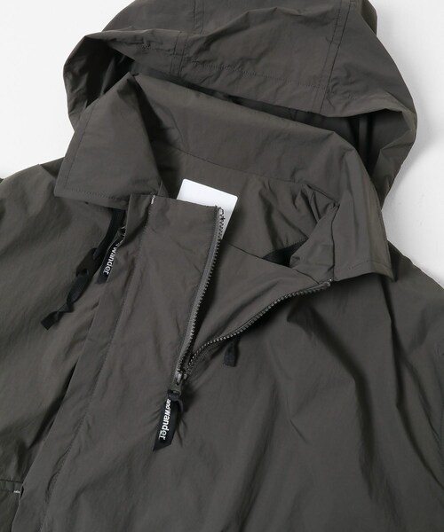 EKAL(エカル)の「and wander WATER REPELLENT LIGHT JACKET2(ブルゾン・メンズ・CHARCOAL/PINK・M/L)」の5枚目の写真