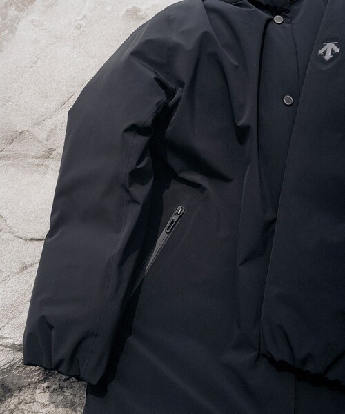 ADAM ET ROPE'(アダムエロペ)の「【J'aDoRe・店舗限定】【DESCENTE ALLTERRAIN(デサント オルテライン)】 INVISIBLE DOWN COAT INV-03L(ダウンジャケット/コート・レディース・ブラック/オフホワイト・M/S)」の18枚目の写真