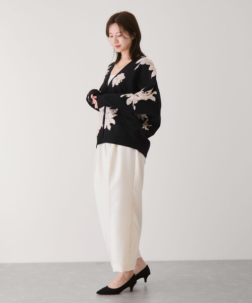 Jayro(ジャイロ)の「フラワージャガードドルマンニットカーディガン(カーディガン/ボレロ・レディース・ブラック/グレー/オフホワイト・F)」の12枚目の写真