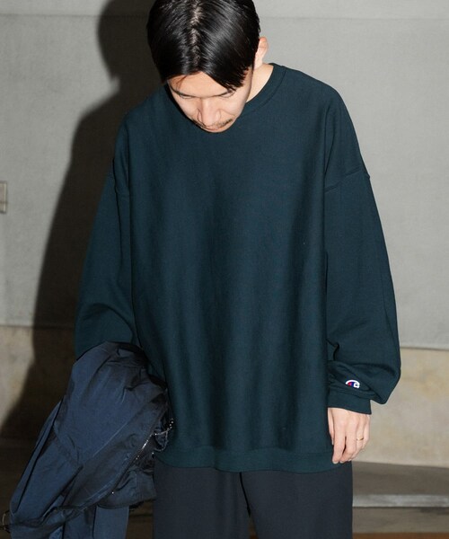 URBAN RESEARCH（アーバンリサーチ）の「『別注』Champion×Wide Dad　RW DAD SWEAT CREW-NECK（スウェット・メンズ・NAVY・1/2）」の9枚目の写真