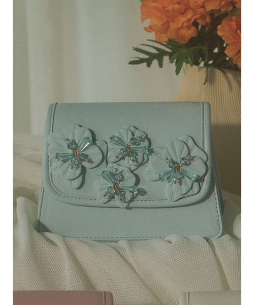 RESEXXY（リゼクシー）の「フラワーモチーフコンパクトバッグ（ショルダーバッグ・レディース・ホワイト/ピンク/ブルー・F）」の2枚目の写真