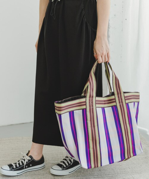 ITEMS URBANRESEARCH（アイテムズ アーバンリサーチ）の「ビニールトートバッグ（トートバッグ・レディース・PPL/GRN/BLK・-）」の6枚目の写真