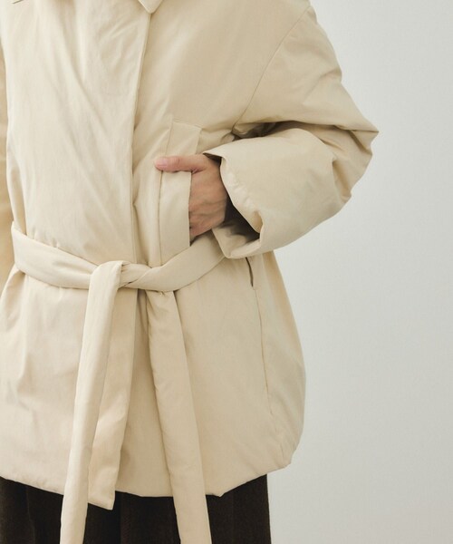 ADAM ET ROPE'（アダムエロペ）の「【EMOELLE】ライトダウンコート（ダウンジャケット/コート・レディース・ブラック/キナリ系・F）」の13枚目の写真