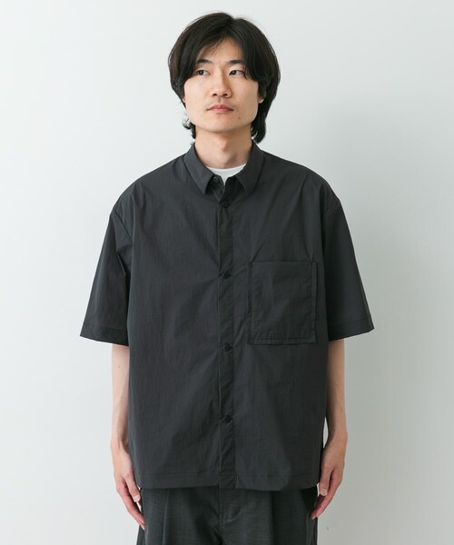 URBAN RESEARCH DOORS(アーバンリサーチドアーズ)の「STILL BY HAND ナイロンレギュラーカラーシャツ(シャツ/ブラウス・メンズ・BLACK/CHARCOAL/GREIGE・46/48)」の6枚目の写真