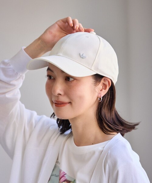 ROPE' PICNIC(ロペピクニック)の「【adidas/アディダス】HERI EVERYDAY ICONS CAP(キャップ・レディース・ベージュ/ホワイト・F)」の1枚目の写真