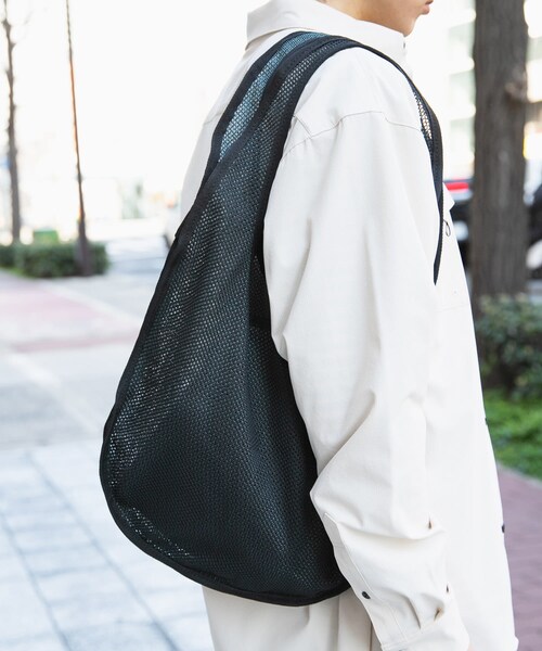 SENSE OF PLACE by URBAN RESEARCH（センスオブプレイスバイアーバンリサーチ）の「メッシュラウンドトートバッグ（トートバッグ・メンズ・BLACK/GRAY/NAVY・one）」の6枚目の写真