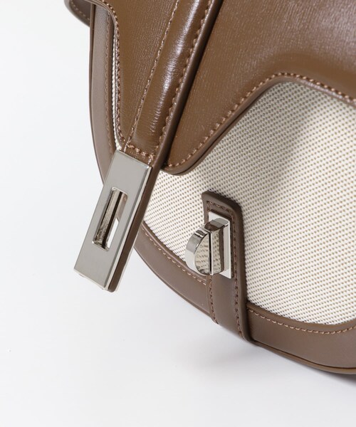 URBAN RESEARCH ROSSO（アーバンリサーチロッソ）の「キャンバスコンビショルダーバッグ（ショルダーバッグ・レディース・OFFWHITE/D/BROWN/BLACK・-）」の12枚目の写真